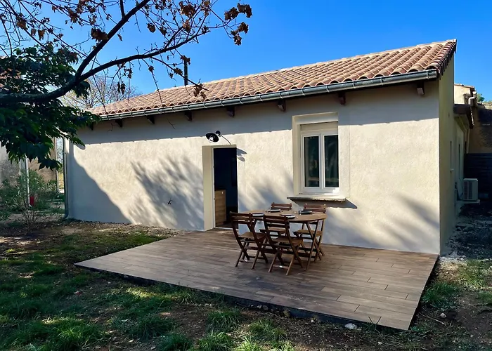 Maisonnette Avec Petite Foret
