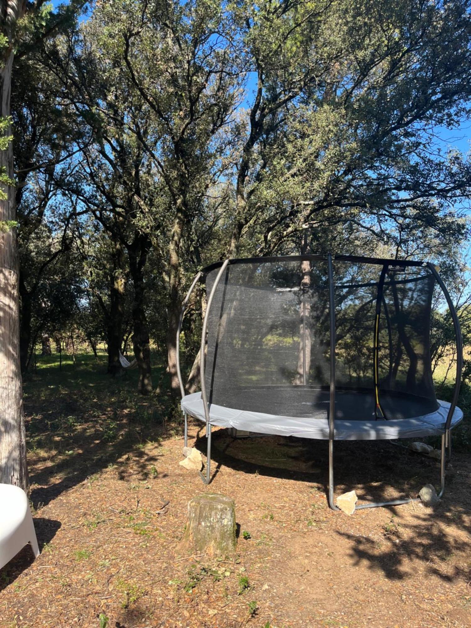 Maisonnette Avec Petite Foret * Valréas
